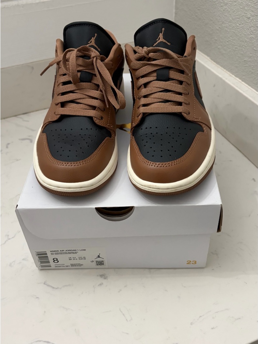 Jordan Low-Top Sneakers in Brown/Black